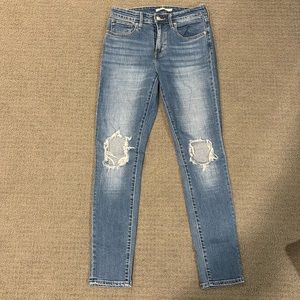 721 Distressed High Rise Levi’s